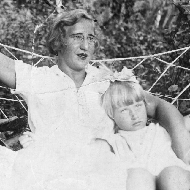 Juřinová Irina s maminkou v roce 1937